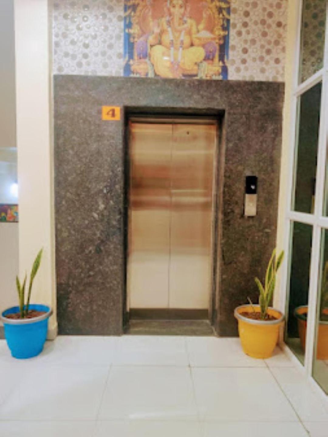 Hotel Hariram Tower Wardha 外观 照片